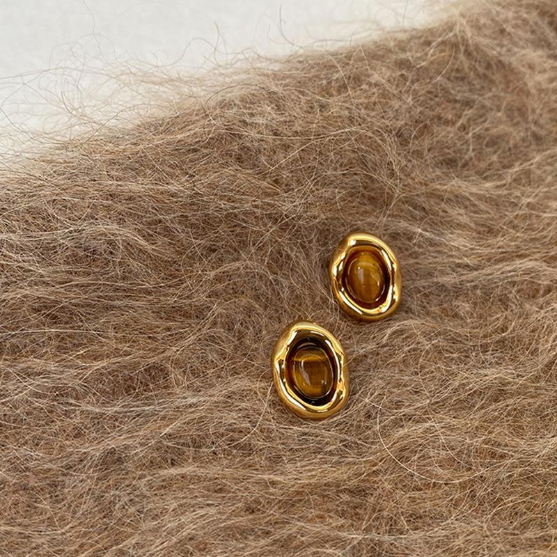 Elegant Retro Tiger Eye Metal Stud Earrings for Women - Versatile and High-End Jewelry