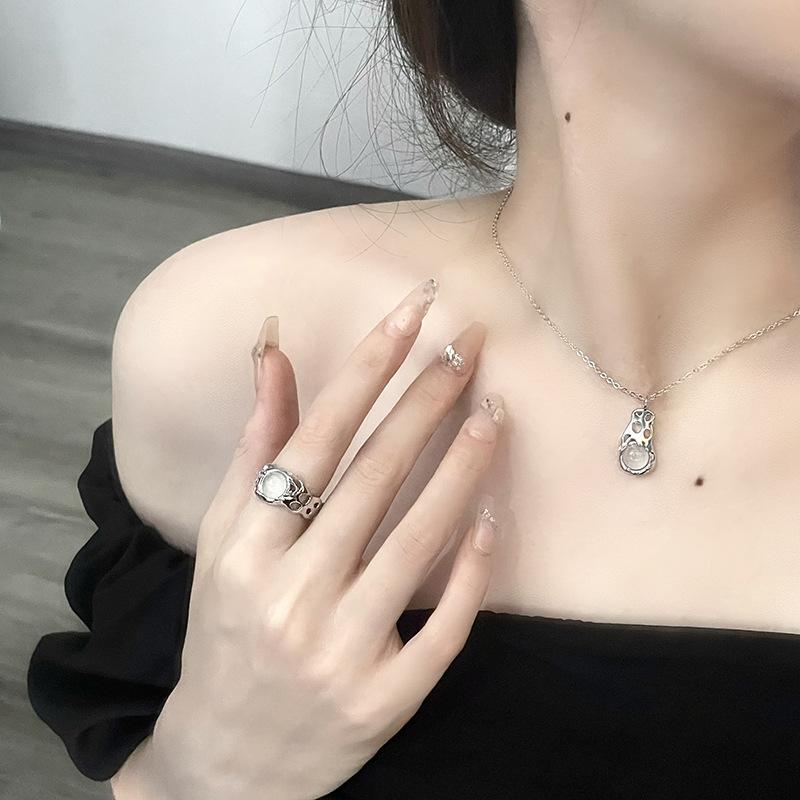 Zestaw Opalowy o Niszowym Designie, Otwierany Pierścionek w Stylu Cold Wind, Spersonalizowany Prosty Naszyjnik, Wysokiej Klasy Kolczyki Sztyfty Dla Kobiet