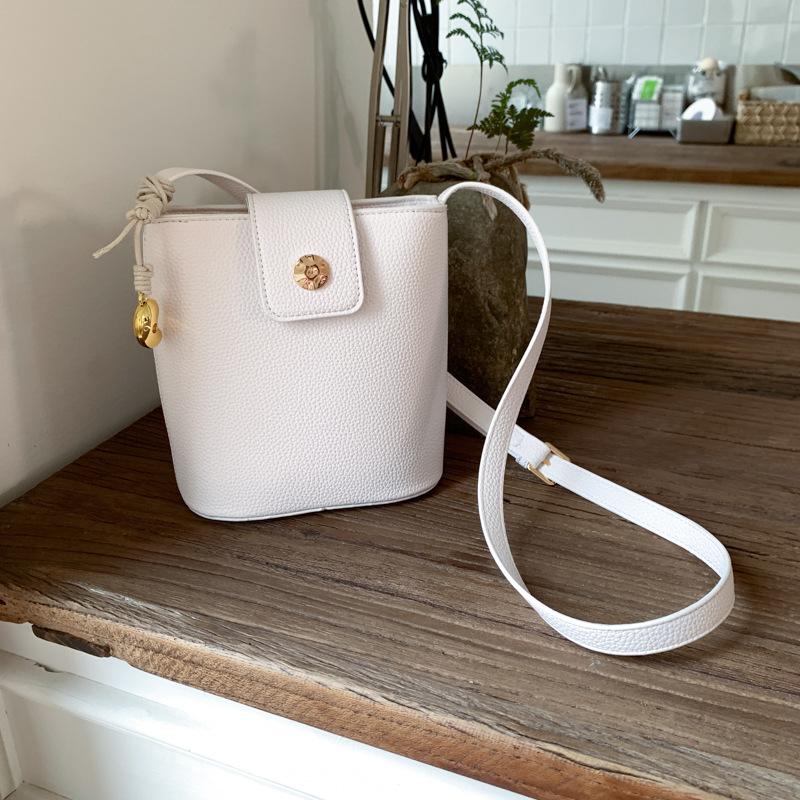 New Vertical Mobile Phone Bag Niche Shoulder Bag Soft Leather Crossbody Small Bucket Bag