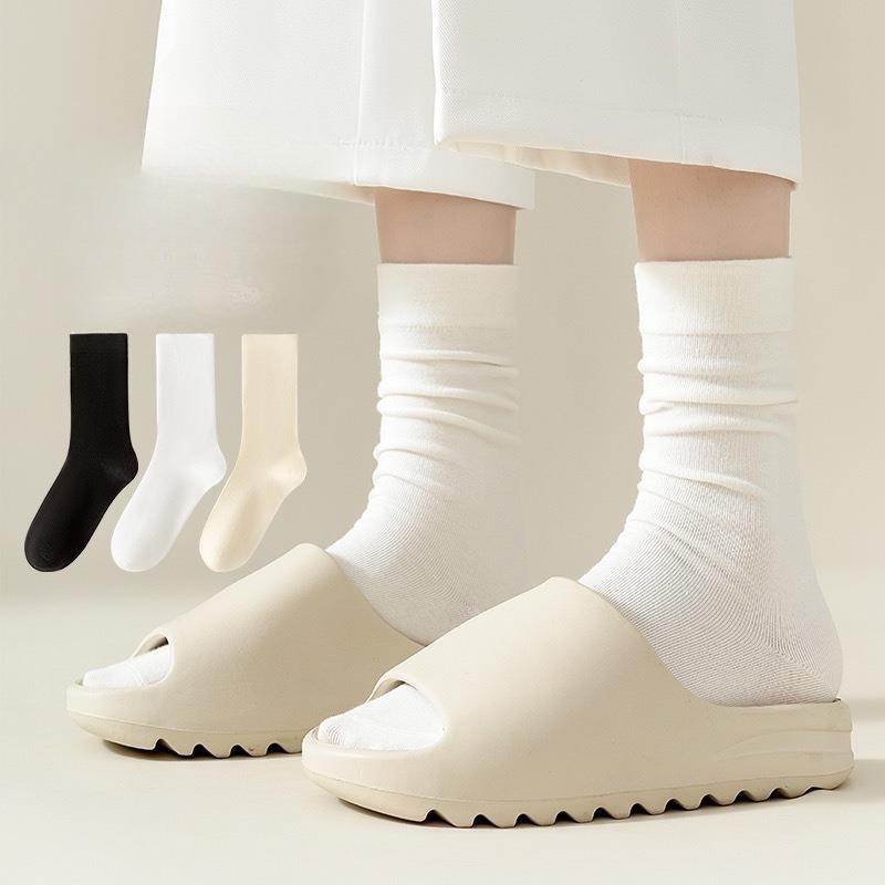 5 Pairs of Simple High-top Socks for Women To Wear Over Trendy and Versatile Black and White Autumn and Winter Schoolhouse-style Socks