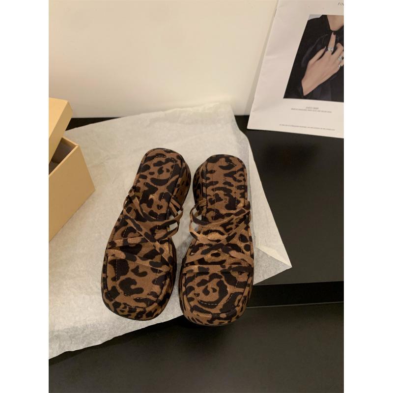Muffin thick-soled one-word slippers women's shoes outer wear 2025 new summer niche leopard print sandals heightened square head sandals