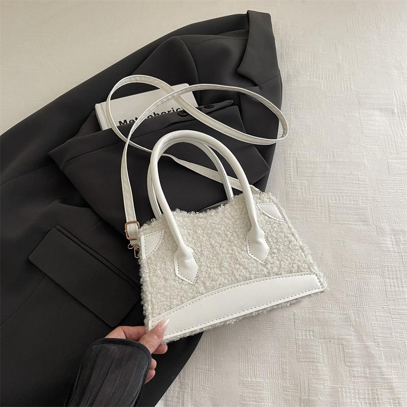 Plush Fashion Handbag 2025 Autumn New Niche Design Versatile Ins High Value Messenger Bag Small Square Bag