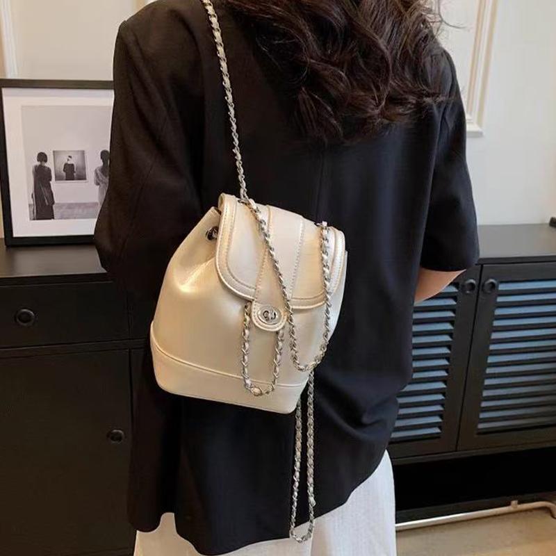 Women's Fashiable Simple Chain Backpack Small and Cvenient Backpack Versatile Commuter Handbag