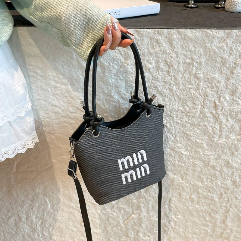 

Fashion new matte letter printing small square bag women s high-end temperament versatile foreign style commuting casual messenger bag чёрный