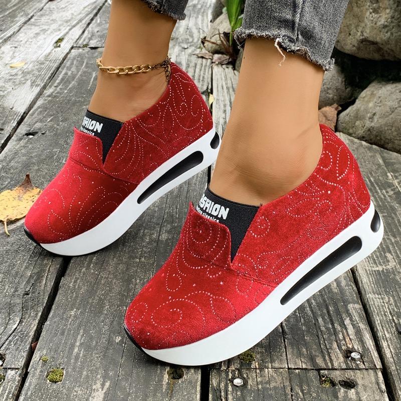 Neue Loafer in Übergröße für Damen, mit runder Zehenpartie und dicken Sohlen, sind lässige und vielseitige Einzelschuhe.