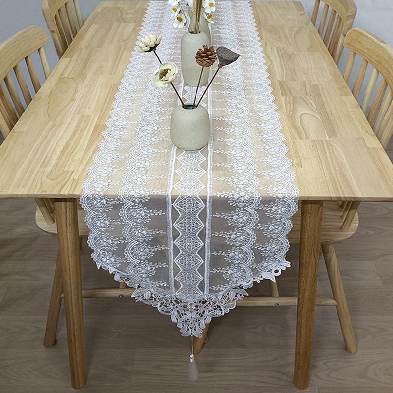 White Retro Lace Mesh Shawl: French Embroidered Decorative Table Runner
