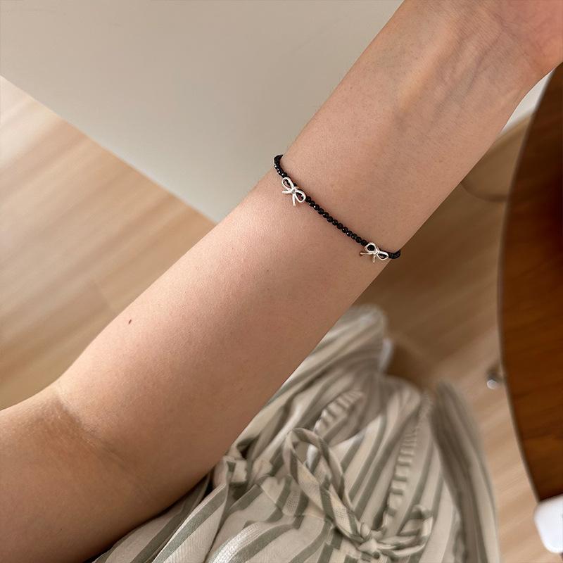 925 Sterlingsilber Schwarzer Kristall Schleifenarmband Damen Koreanisches Nischendesign Einfach Handgefertigt Frisch Vielseitig Kombinierbares Armband