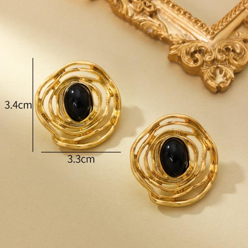 Hollow Round Earrings Women's Gold Retro Stud Earrings Light Luxury High-end Earrings Temperament Exaggerated Earrings