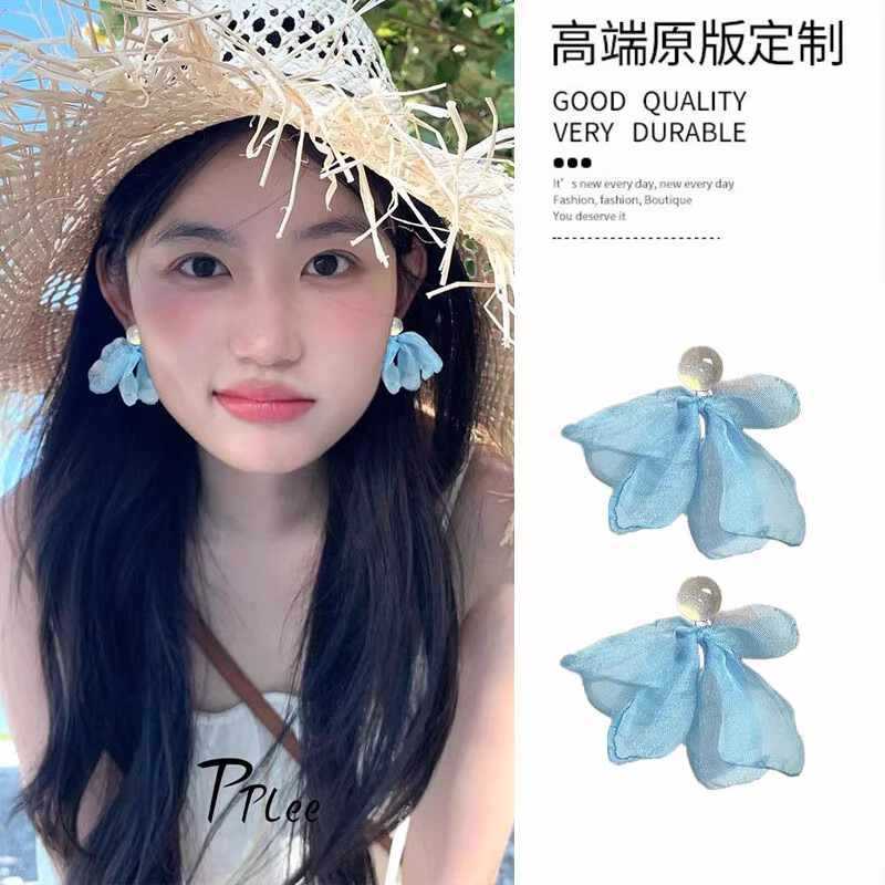 

Blue mesh flower exaggerated earrings, suitable for spring and summer travel and vacation, seaside earrings, stud earrings, long earrings, white