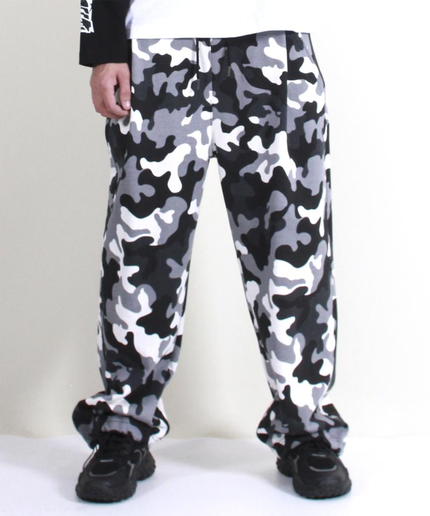 Deumakeu Camo Wide One-Pleat Sweatpants Black
