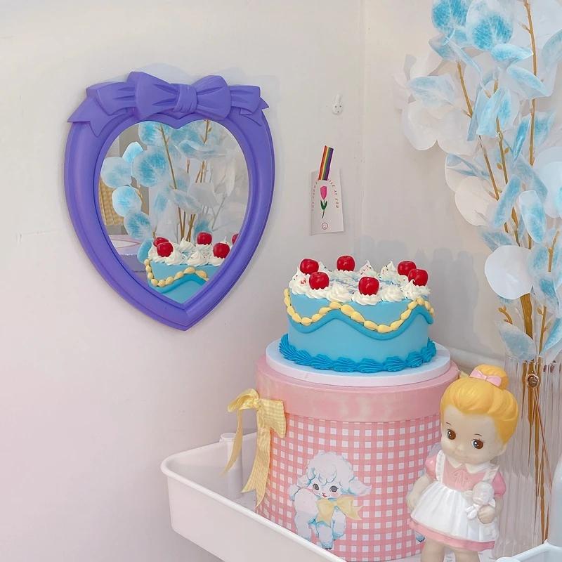 Kawaii Heart Shape Decorative Mirror INS Style Vintage Mirror Wall-mounted Mirror for Girls Bedroom Decoration 2025 Wholesales