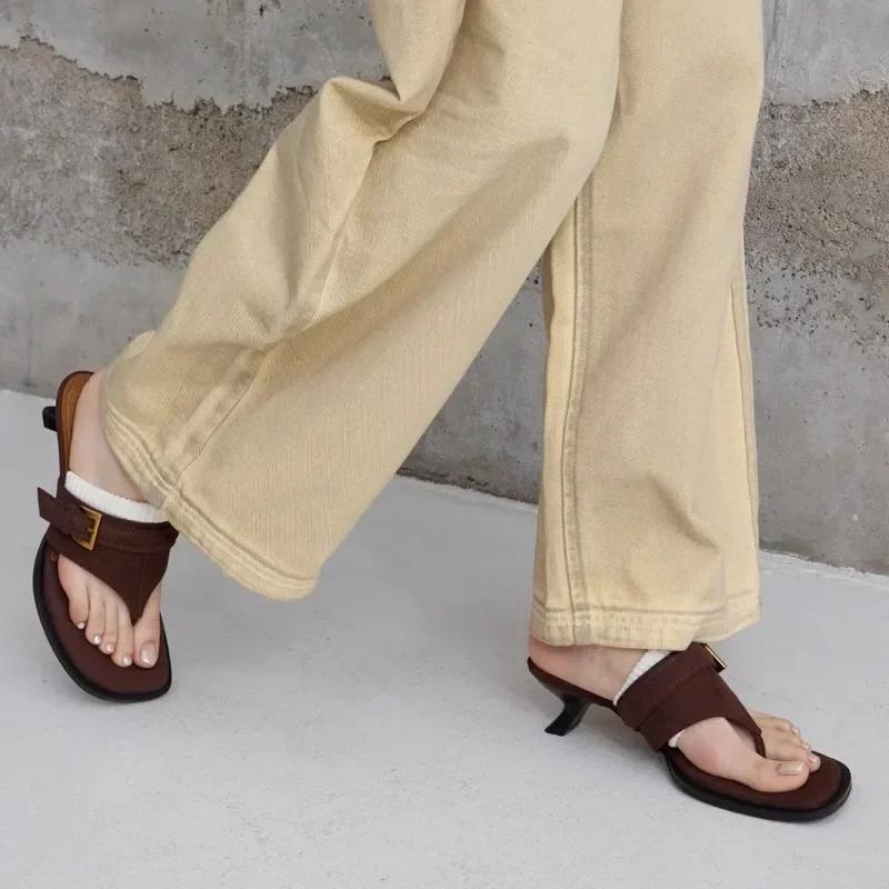 Móda 2025 Nové francouzské malé cool nazouváky se čtvercovou špičkou, stiletto pantofle pro ženy