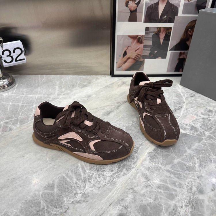 

Матовая кожа кожаные немецкие тренировочные туфли мягкая подошва удобные универсальные повседневные женские осень 2025 новая мода студенческие туфли 40