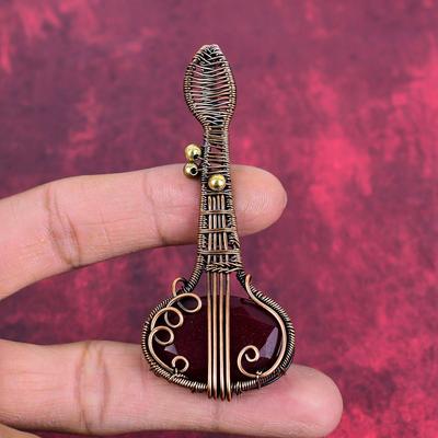 Pendentif rubis du Cachemire facetté pendentif enroulé de fil de cuivre pendentif design guitare bijoux en fil de cuivre et pierres précieuses cadeaux pour femmes pendentif fait main