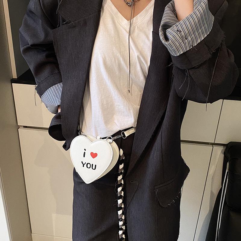2025 summer new cute casual style small bag women's niche design sense messenger bag printed heart-shaped mouth red envelope