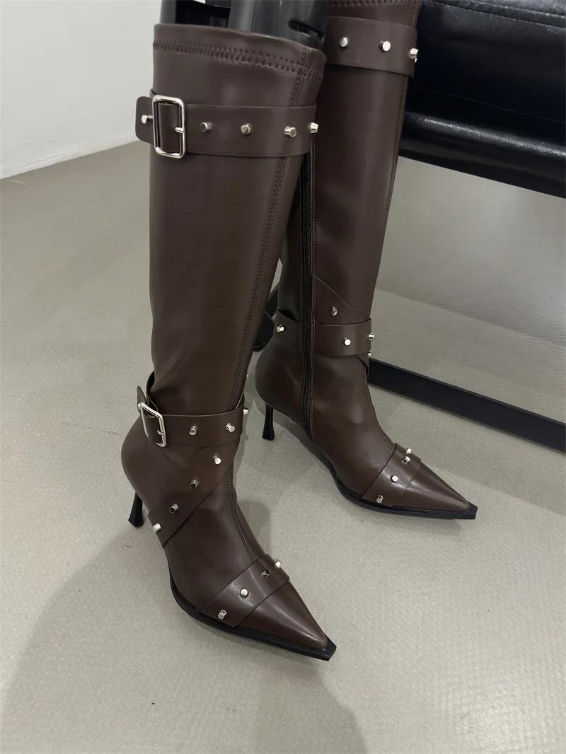 

Модные ботфорты до колена Сапоги для женщин Крутой металлический острый носок Высокий каблук Модные западные сапоги Женские ботильоны с заклепками и пряжками Сексуальные женские ботильоны 35 темно-коричневого