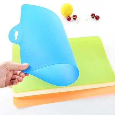 Cozinha Cozinhar Ferramentas Pequenas Tábua de Corte de Plástico Flexível Cortar Fatiar Alimentos Bloco de Cortar Cor Aleatória Acessórios Suprimentos