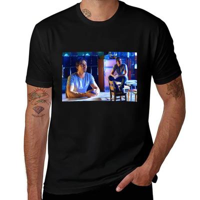 Smiling V Sitting Pretty Saturn Returns ? T-Shirt Cotton Tshirt 100% T Shirts Designer T-Shirt