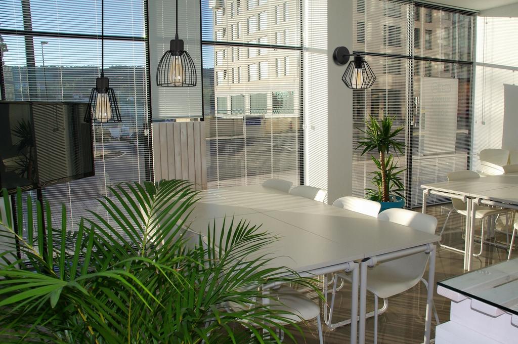 ELEGANT RETRO WALL LAMP WIRE BLACK LOFT