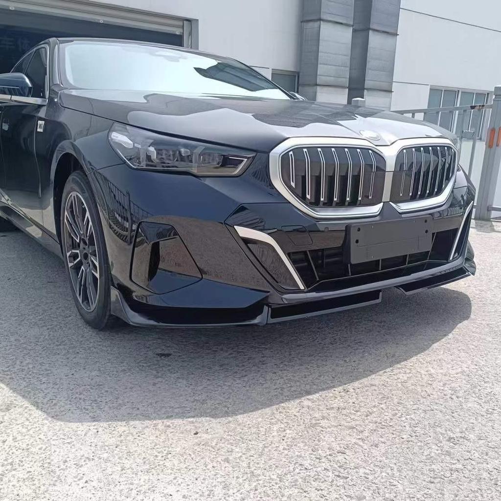 BMW 5 Series G60/G68 Front Lip MP Style Gloss Black Splitter Kit