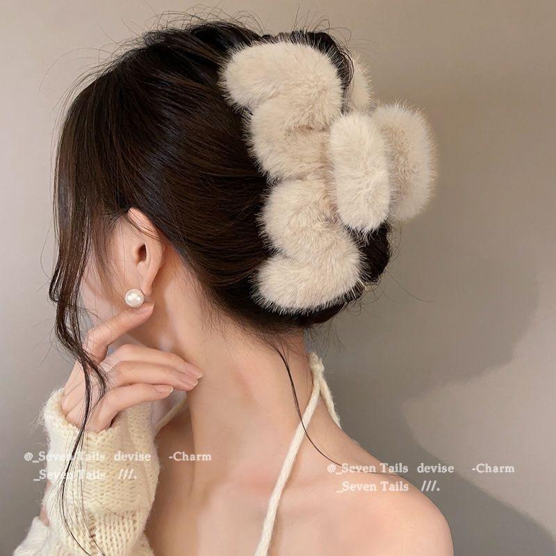Large Plush Hair Claw Women For Thick Hair Autumn Winter Popular Shark Clip Niche Design Back Head Updo Hair Accessories