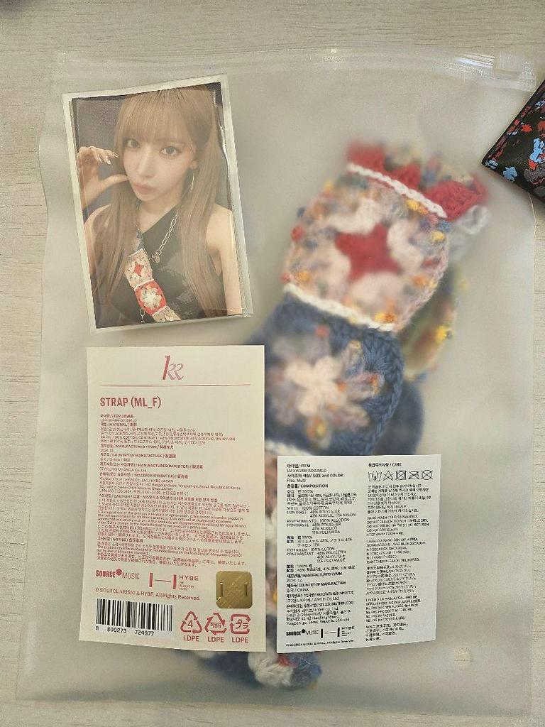 [USED] LE SSERAFIM KKUROCHET Strap with Trading Card