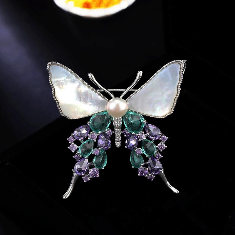 

Женская брошь в элегантном дизайне «легкая роскошь», модная брошь-бабочка с инкрустацией цирконами и имитацией жемчуга, универсальная брошь нишевого дизайна