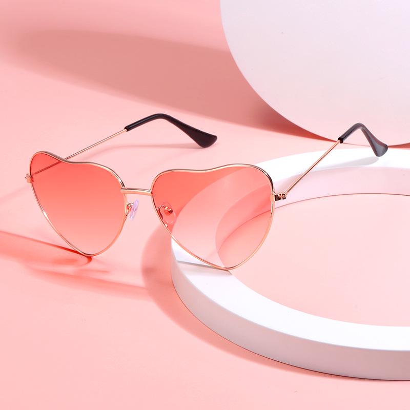 Metal Heart Sunglasses with Ocean Lenses - Fashionable Heart-shaped Street Style in Candy Colors