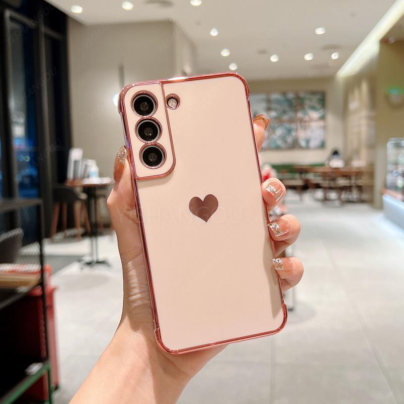 Capa de luxo revestida para Samsung Galaxy S24 S22 S23 Ultra S21 S23 FE A52 A53 A55 A54 A35 A15 Capa de telefone com padrão lateral de coração