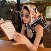 70cm Eleganter Kopftuch Quadratisches Bandana Schal Kopftuch für Damen mit Blumenmustern für verschiedene Anlässe Fotografie