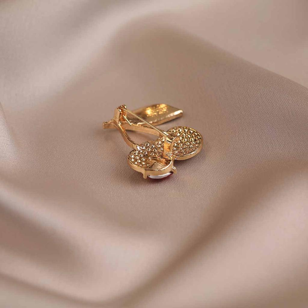 High-end Exquisite Fashion Love Cherry Brooch High-end Sense Women's Suit Pin Temperament Clothes Corsage Accessories