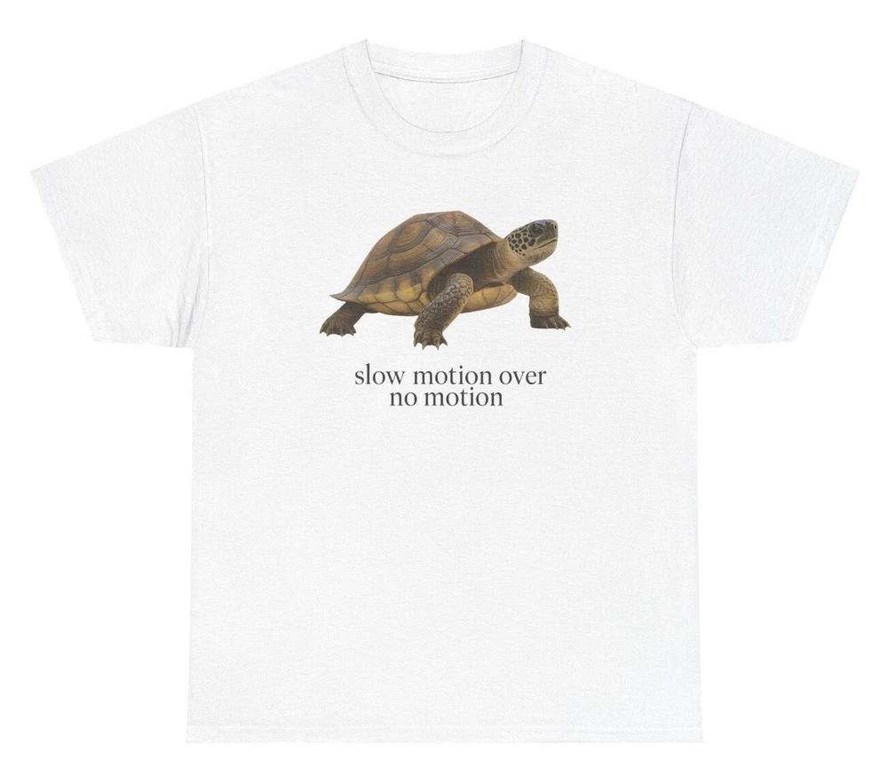 T-shirt Tartaruga Lenta Rispetto a Nessuna Tartaruga Divertente Gergo Soldi Meme Gen Z Umorismo Maglietta