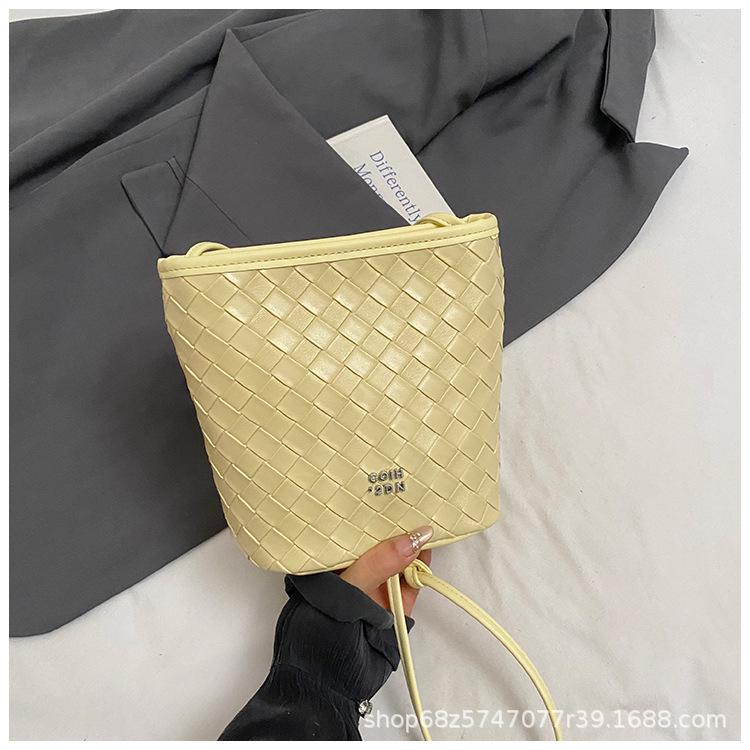 Summer Shoulder Small Bag Women's 2025 New Trend Korean Niche Bucket Bag Super Fire Messenger Versatile Woven Bag