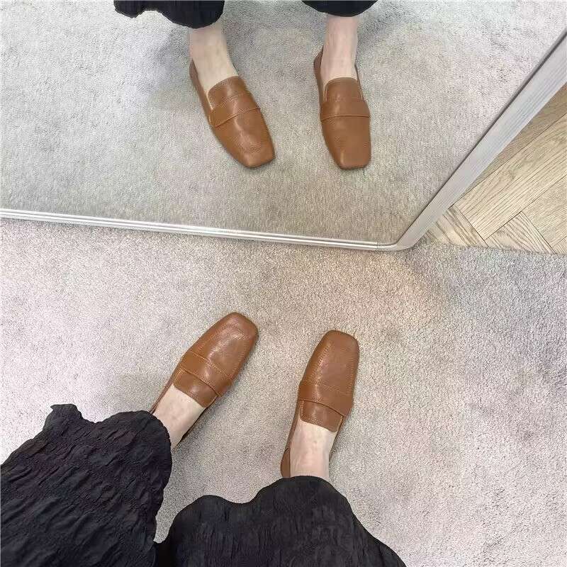 Square Head Beanie Shoes Women's French Retro Gentle Flat-bottomed Casual Single Shoes Soft Leather Soft Sole One Pedal Loafer Small Leather Shoes