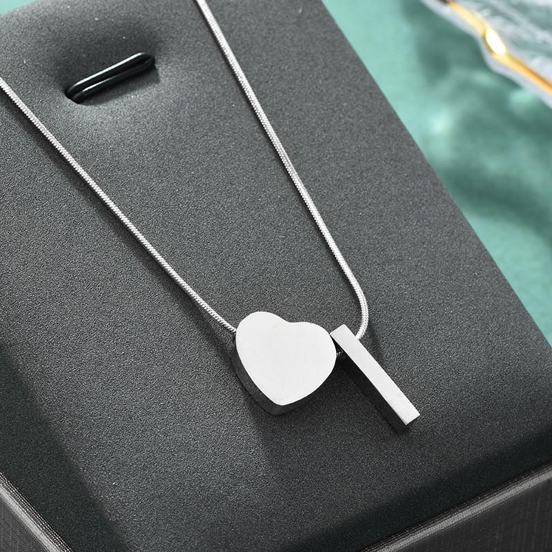 Elegante Colar com Pingente de Coração com Alfabeto Personalizado em Aço Inoxidável para Mulheres