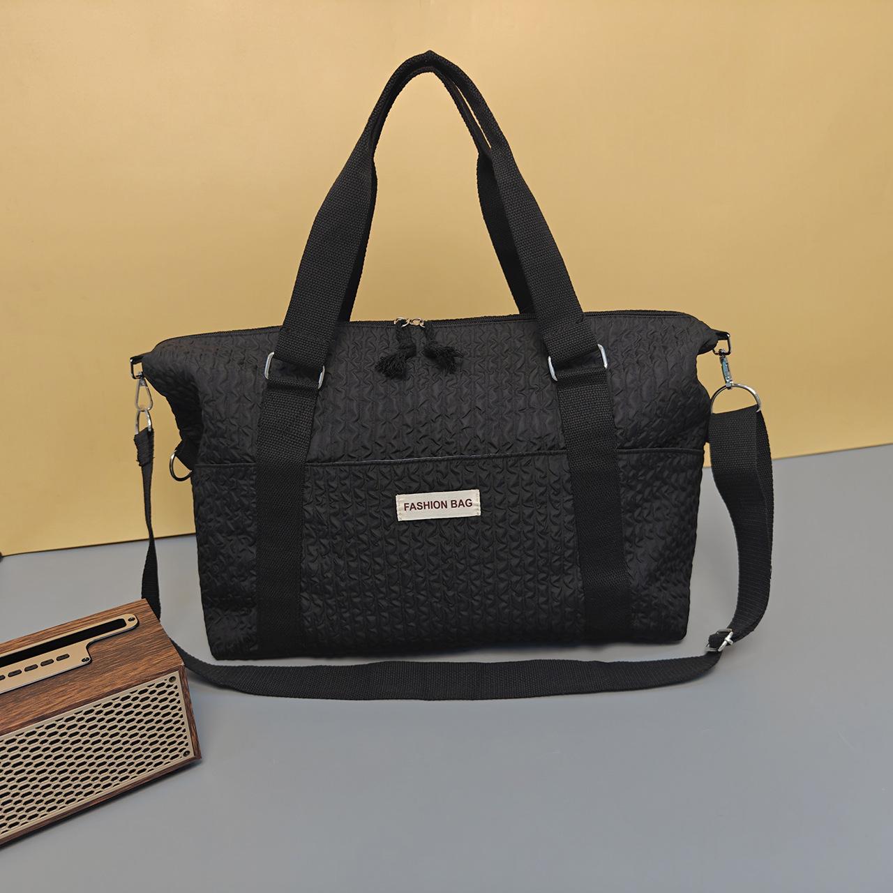

Nylon large-capacity portable fitness bag solid color shoulder messenger travel bag can store yoga bag чорний