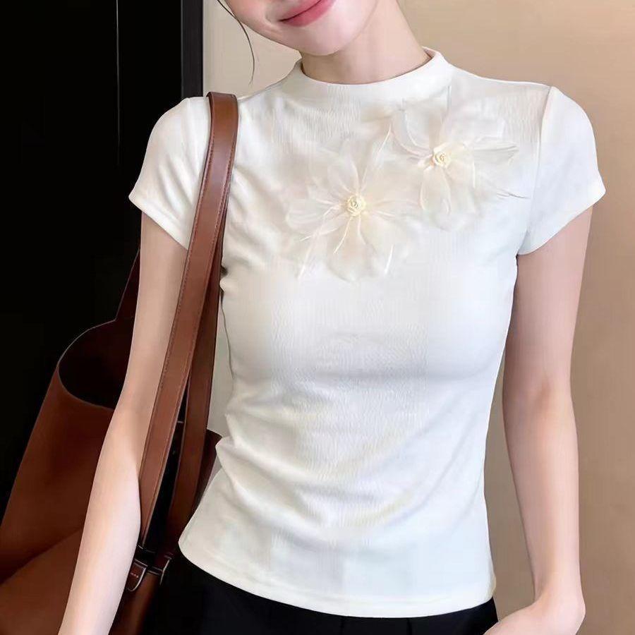 White three-dimensional flower short-sleeved t-shirt women's summer new temperament is thin and unique, beautiful and beautiful top