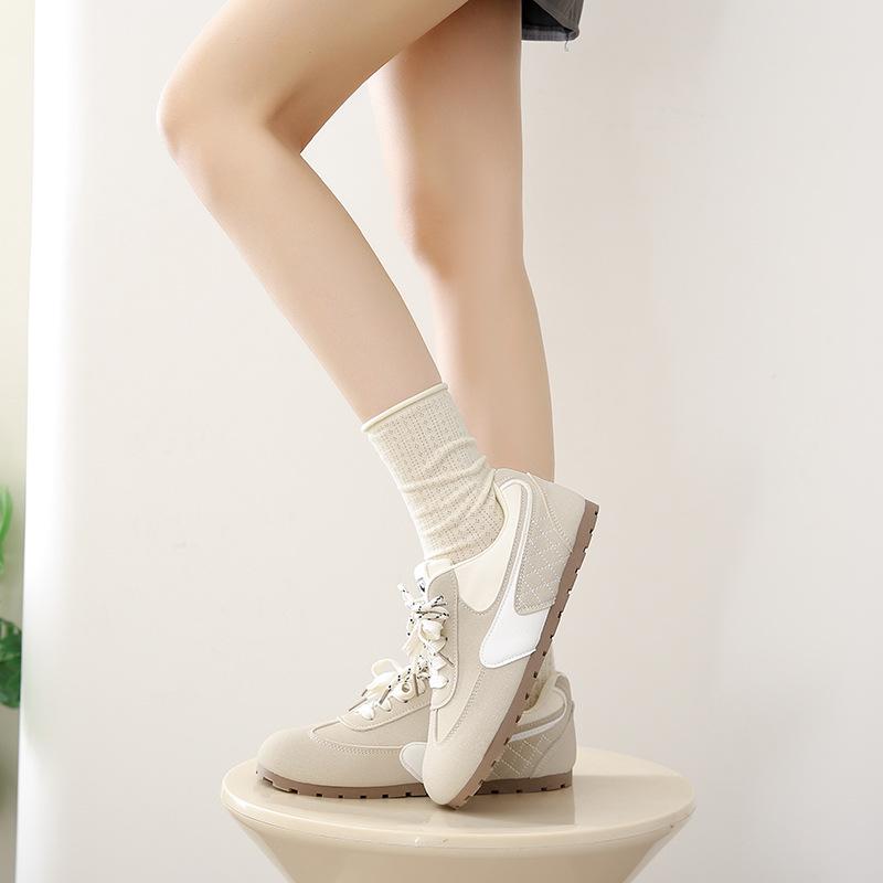 Niche pair of shoelaces design sense thick-soled women's small inner height increase round head tide