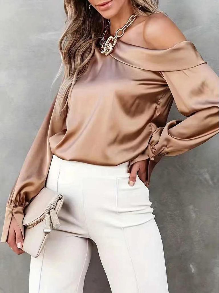 Dámská podzimní červená saténová košile s dlouhým rukávem odhalující ramena - Elegantní výklenkový design