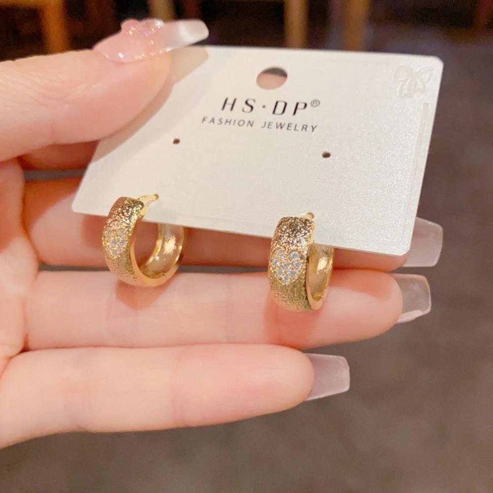 Luxury Round Circle Earrings Simple Design Exquisite Earrings Elegant Metal Hoop Earrings Women