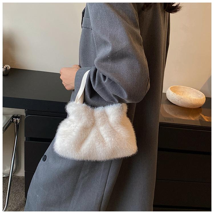 Furry bag women's large-capacity new fashion shoulder bag, furry high-end autumn pleated cloud bag