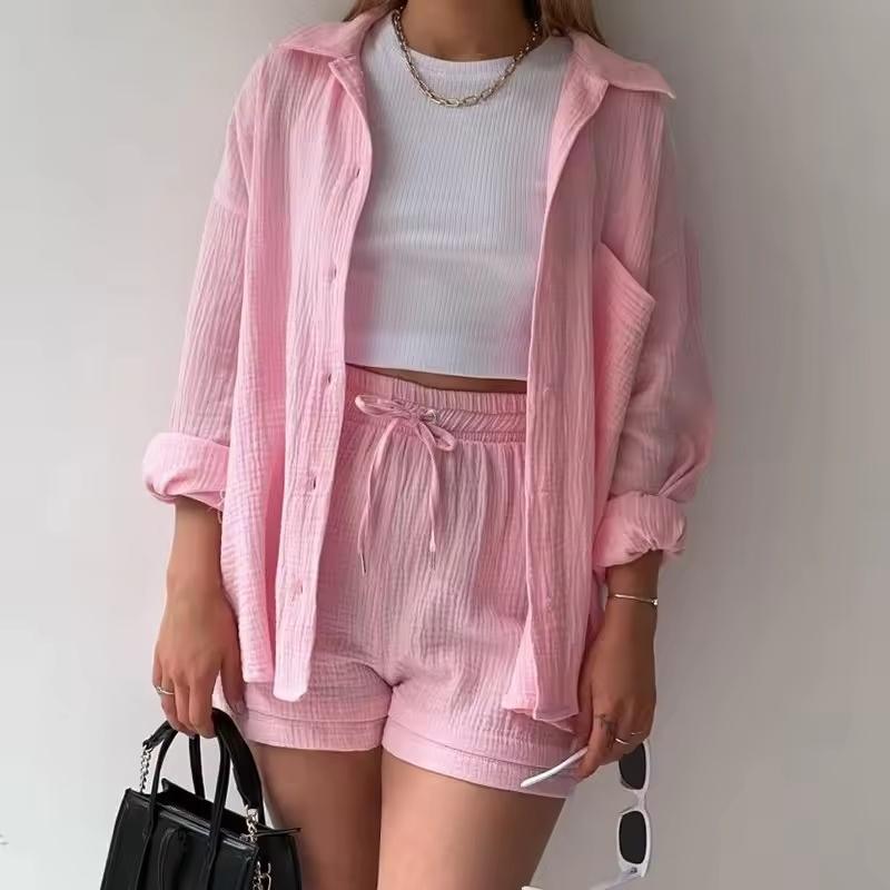 Damen Sommer Streetwear Set: Leichtes langes Hemd und hochtaillierte Shorts