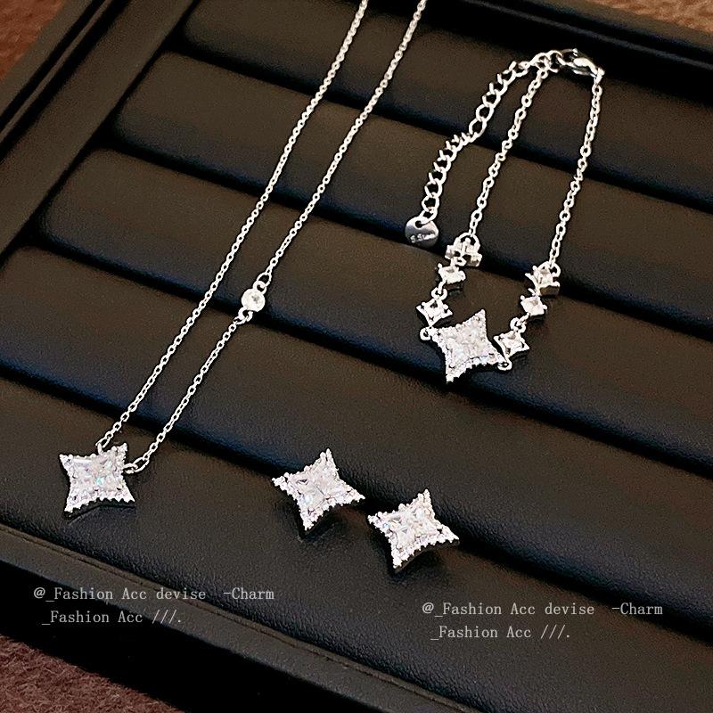 Simple round zircon star pendant necklace exquisite personality high sense collarbone chain light luxury fashion unique item