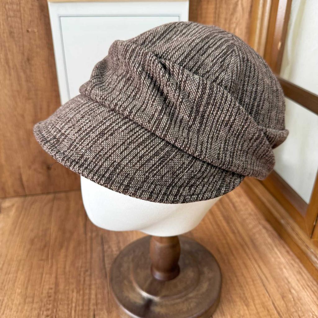 Retro pleated peaked cap women's autumn and winter niche design advanced sense equestrian hat showing face small pile newsboy hat