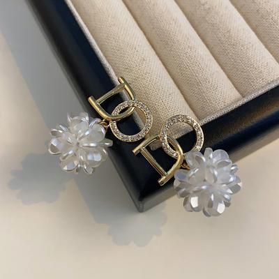 Orecchini a forma di fiore con diamanti, squisiti orecchini leggeri e di lusso, versione di gioielli per le orecchie di alta qualità, versatili, con lettere Od, da donna