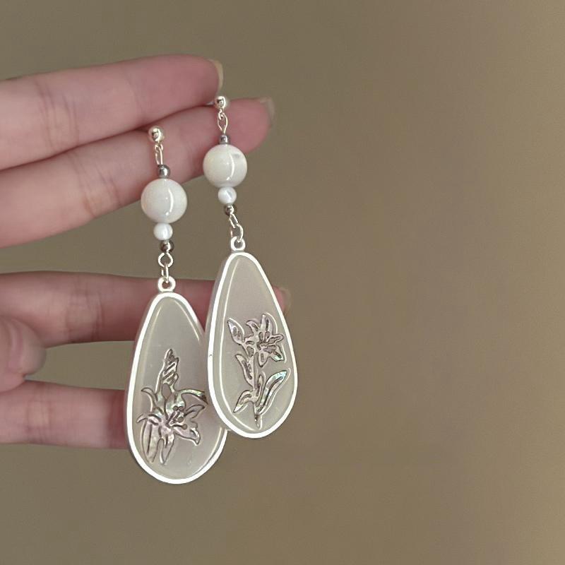 Exotic high-end fringed earrings, niche retro ethnic style earrings, French heavy industry bohemian earrings.