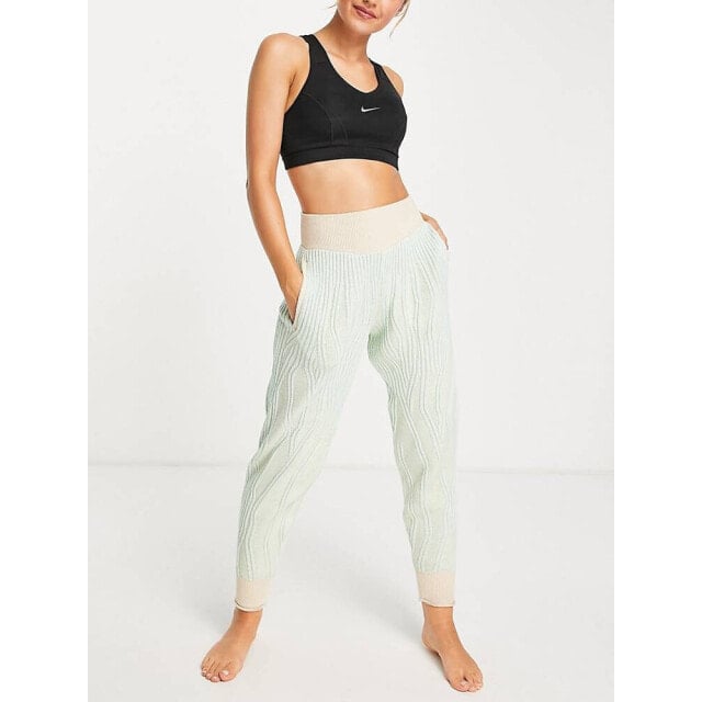 

Бело-мятные джоггеры Nike Yoga Adv