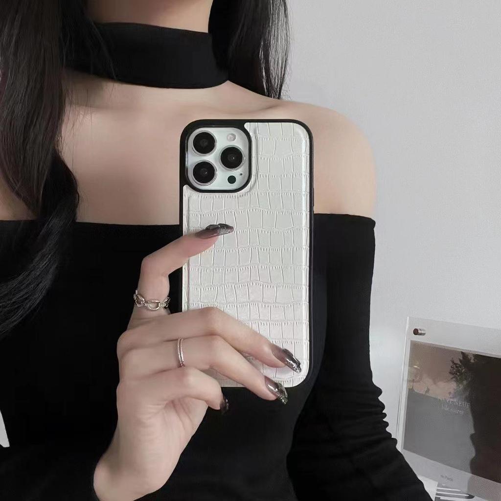 Luxurious Crocodile Pattern Leather Case for iPhone 13/14 ProMax (16/17) - Full Coverage