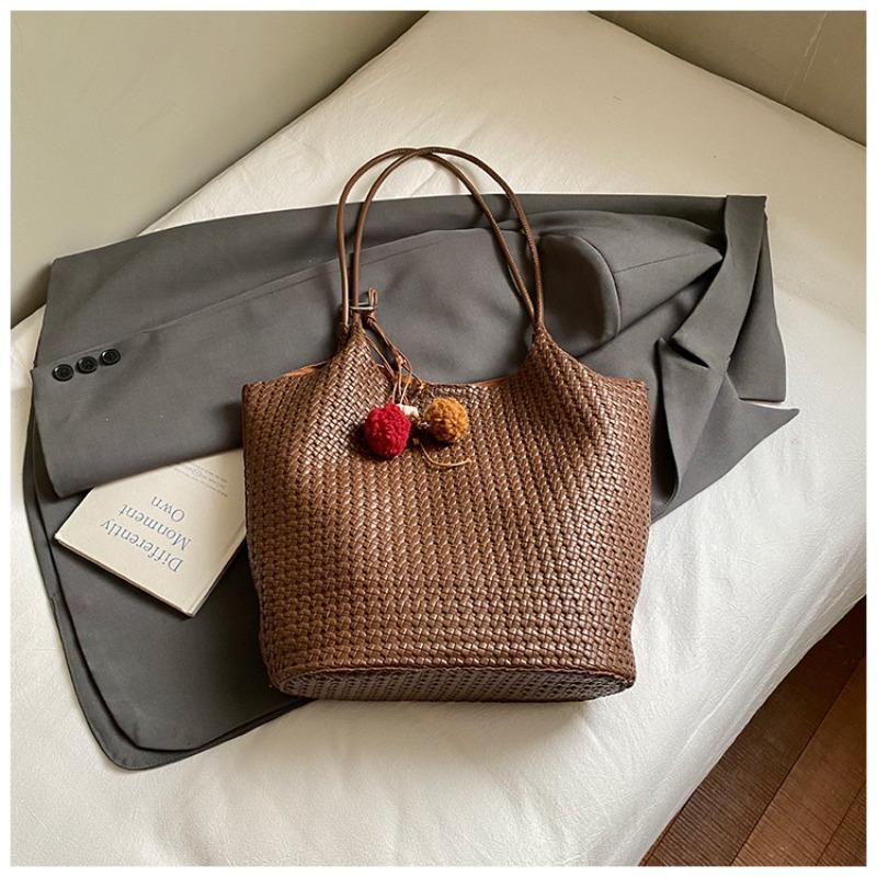 Autumn new texture braided pattern commuting simple large capacity retro solid color bucket armpit shoulder bag for women