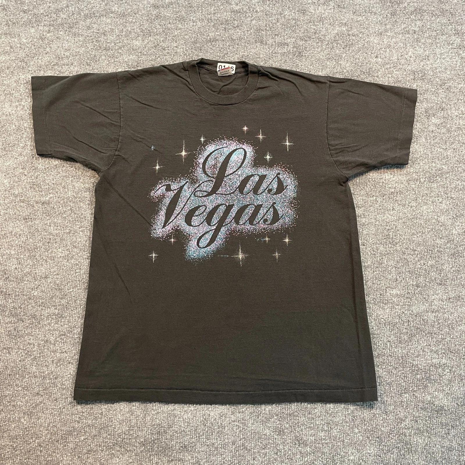 

Винтажная рубашка 1991 года Las-Vegas с каллиграфическим блестящим принтом L/XL 22x28 Черная Fruit-Of-The-Loom M